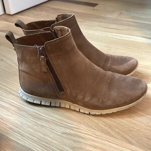 COLE HAAN ZEROGRAND SIDE ZIP BOOT NOSIB NUBUCK